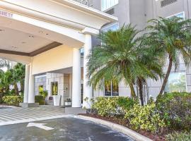 Holiday Inn Express & Suites Cocoa by IHG，位于可可的酒店