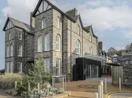 Harlech Apartments - Branwen