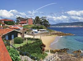 Apartamentos Sinás Playa，位于拉科萨的酒店