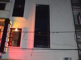 Hotel Deluxe