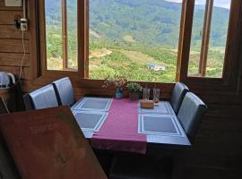 Chalet Bungalow Gung Ré by Tâm Miên Man Homestay，位于Di Linh的木屋