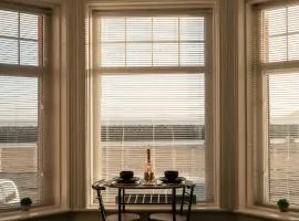 Stunning 2 Bedroom Ground Floor Sea View Apartment