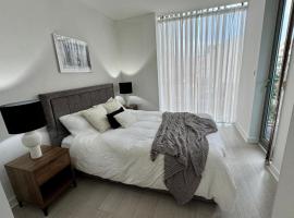 Luxury 2 Bed 2 Bath Apartment With Balcony, Fast Wifi In Birmingham City Centre，位于伯明翰的酒店