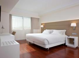 NH潘普洛纳伊鲁纳公园酒店，位于潘普洛纳的酒店