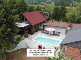 Lake House with a View，位于Šmartno v Rožni Dolini的海滩短租房