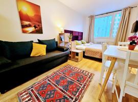 LIVE-INN PRAGUE HOTEL-STYLE 5 APARTMENTS, 20 mins to Centre, Gym, Reception, Free Parking, Lift, Roof Terrace & Game Room，位于布拉格的酒店