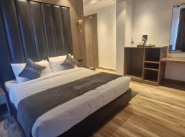 Hotel Sea Moon，位于Raipur的酒店