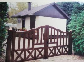 Chalet "chez Sara" au bord du canal，位于Pagny-la-Ville的酒店