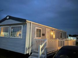 Caravan to Hire - CalaGran Fleetwood Blackpool，位于弗利特伍德的酒店