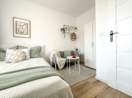 Flamingo - Nadmorski Apartament Przy Lesie - Love & Family, Przyjazny dla Zwierząt，位于索波特的酒店