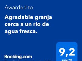 Agradable granja cerca a un río de agua fresca.，位于Archidona的酒店