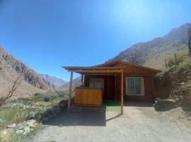 Hermosa cabaña para 4 personas-Cochiguaz Valle de Elqui，位于Monte Grande的酒店