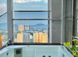 Private JACUZZi with Outdoor Cinema 7pax-Jonker，位于Malacca的带按摩浴缸的酒店