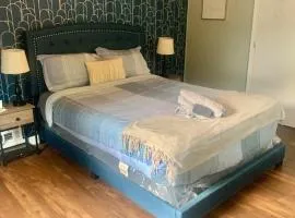 Queen Suite - Private Entrance - WiFi