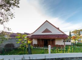 Belgareti Modern Ethnic House Cipanas Puncak，位于Cibadak的酒店