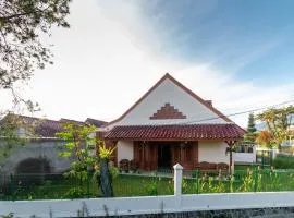 Belgareti Modern Ethnic House Cipanas Puncak