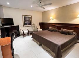 Hotel Ciudad，位于圣地亚哥-德尔埃斯特罗的酒店