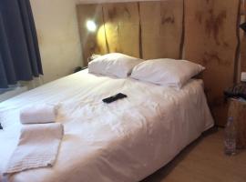 Midi 81 HOSTEL，位于布鲁塞尔的酒店