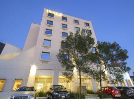 莫雷利亚图罗特尔酒店，位于莫雷利亚的带泳池的酒店