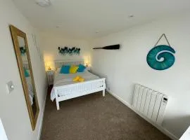 Double Room in House close to Porthgwidden Beach - room only with shared bathroom