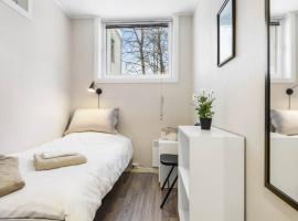 1-roms leiligheter med felles bad, stue og kjøkken，位于斯泰恩谢尔的酒店