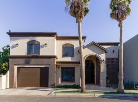 Exquisite Mexican Haven in Dialed-Down Zona Dorada，位于墨西卡利的酒店