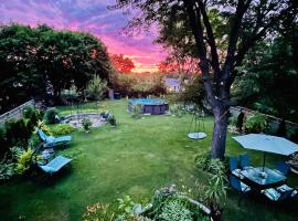 Schaumburg Paradise Oasis with a secret garden and private Pool，位于绍姆堡的酒店