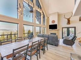 Views, Trails, Hot Tub and More Luxe Wyoming Oasis，位于杜波依斯的酒店