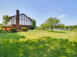 Bike and Kayak Lakefront Prospect Heights Home