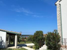 Villa Karmen，位于巴尔巴特纳拉布的带泳池的酒店