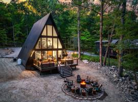 Unique A Frame, Hot Tub, Fire Pit, Cold Plunge，位于伯克利斯普林斯的酒店