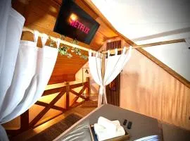 Stay by Home Deluxe Apartment WiFi-PS4-TV-Loft-Bath-Kitchen