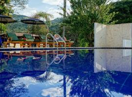 Tres Lagos Hotel，位于圣赫罗尼莫的带停车场的酒店