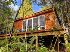 Fantail Bush Chalet，位于Parakakau的酒店