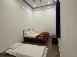 Hotel Kartikey，位于Sikandra的酒店
