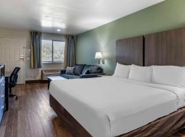 Econo Lodge Portland Airport，位于波特兰的山林小屋