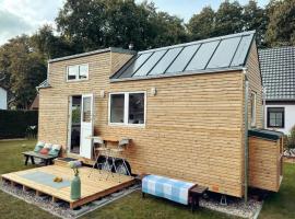 TINY HOUSE FLEESENSEE mit eigenem Garten und nur wenige Meter vom Seeufer，位于格赫伦-莱宾的酒店