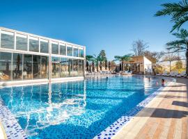 Hotel Royal Bath，位于巴尼亚的酒店