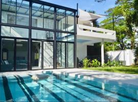 Villa Clara Mutiara Pool Villa，位于芙蓉的酒店