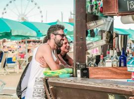 Hotel Paloma Beach Front Chiringuitos Time，位于里米尼的酒店