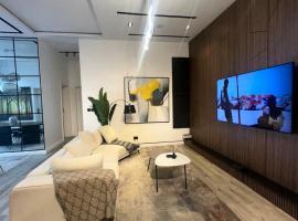 Luxury 2 Bedroom Apartment in Lekki with a Pool in a Secure Estate，位于莱基的酒店