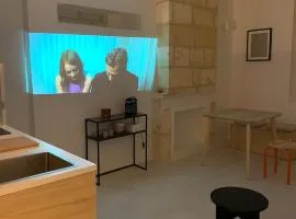 Studio ultra centre libourne - jacuzzi & vidéoprojecteur