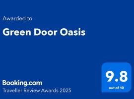 Green Door Oasis，位于基督教堂市的酒店