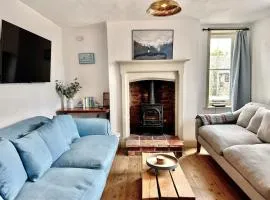 Ivy Cottage sleeps 6 in style