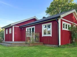 Cozy Home In Lidhult With House A Panoramic View，位于Lidhult的酒店