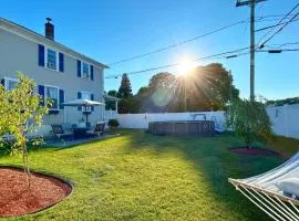 Canal Retreat with Easy Cape Access with Seasonal Pool