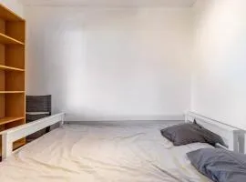 Chambre plus Canapé Chez l'Habitant, 300M Plage et Centre du village