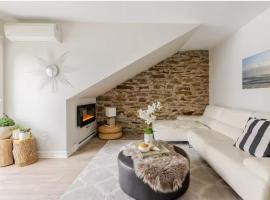 Luxury Heritage Escape with Spectacular Tay Basin View，位于珀斯的酒店