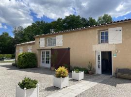 Gites écolabellisés du Domaine de Ludeye - au calme dans le Médoc，位于利斯特拉克梅多克的酒店