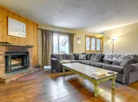 < 1 Mi to Mt Snow: Charming Condo w/ Fireplace